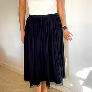 Very stretchy midi dress and maternity friendly